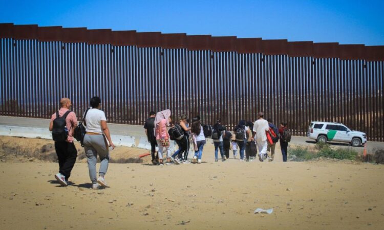 Estados Unidos deporta a más de 12.500 migrantes en la frontera con México