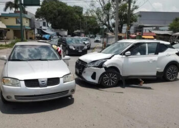 Aparatoso choque deja tres lesionados