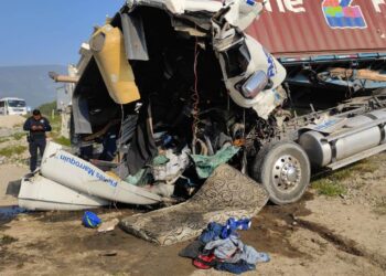 Muere chofer de tráiler en choque carretero en tramo Jaumave-Tula-SLP
