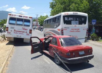 Matrimonio e hijos se lesionan en accidente
