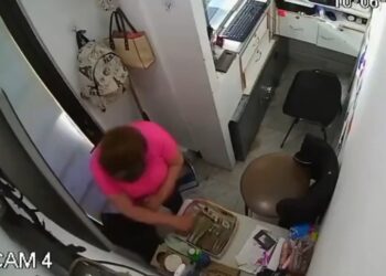 Roba 750 mil pesos en su segundo día de trabajo en una casa de cambio