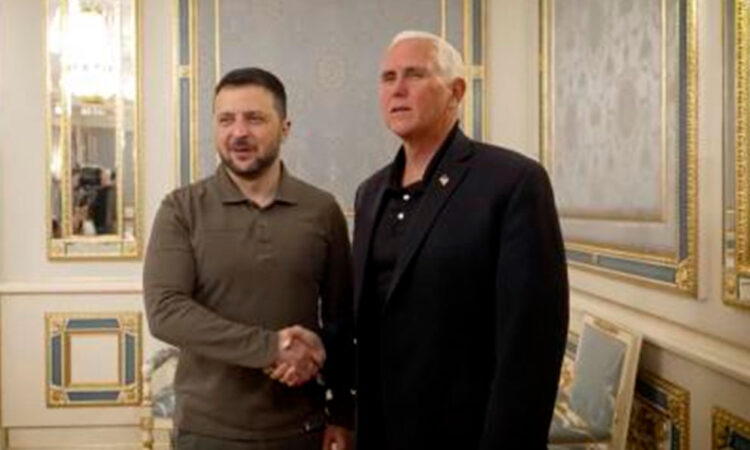 Mike Pence visita Ucrania y reafirma apoyo de EU ante la guerra con Rusia