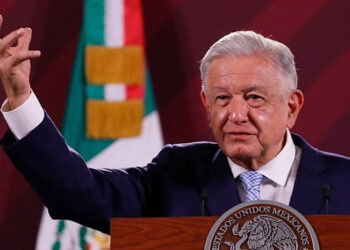 Comisión del INE rechaza medidas cautelares contra mañanera de AMLO