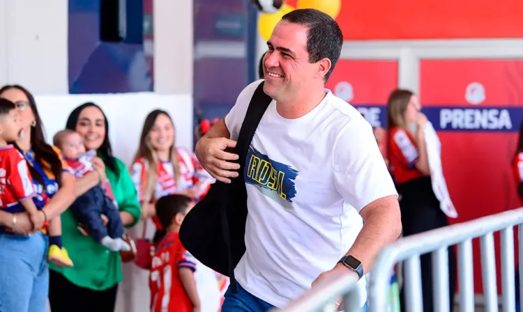 André Jardine llega a Salt Lake City para asumir como director técnico del América