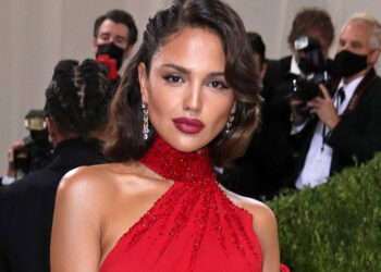 Eiza González responde a acusaciones de haberse sometido a una bichectomía