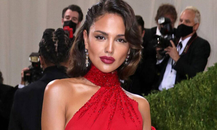 Eiza González responde a acusaciones de haberse sometido a una bichectomía