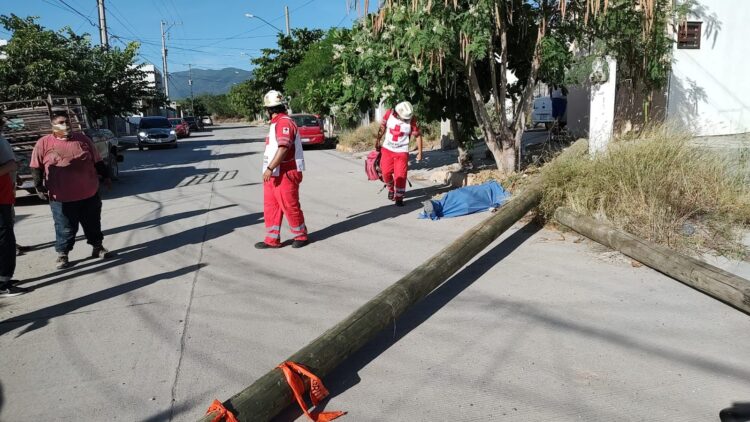 Poste le cae encima a obrero de 20 años y lo mata