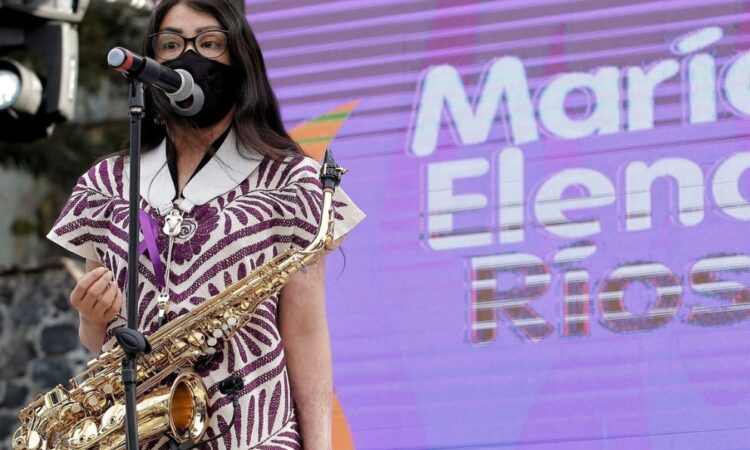 María Elena Ríos se deslinda de colectivo Poder Prieto y acusa a Tenoch Huerta de agresión sexual