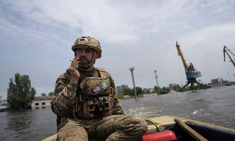 Fuerzas rusas vuelan una presa en el este de Ucrania para obstaculizar la contraofensiva militar