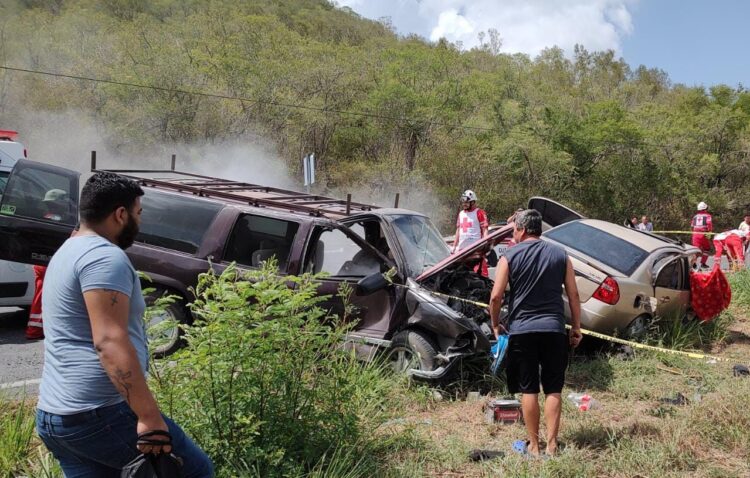 Mueren 14 en accidentes carreteros durante vacaciones