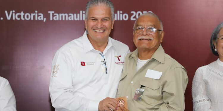 Entregan medallas 20, 25, 30, 35, 40 y 45 años de servicio en la Secretaría de Salud de Tamaulipas