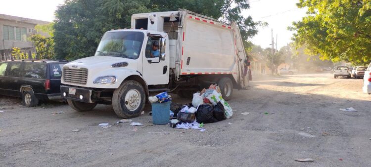 Realizan brigada de impacto pata abatir rezago en recolección de basura en Victoria