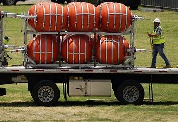 Instalan barrera flotante en Texas para impedir cruce de migrantes