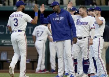 Rangers mantiene liderato de su división