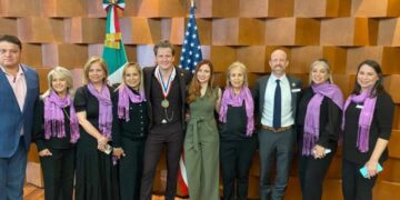 Se reúnen Asociación Mr. Amigo y Comité de Fiestas Mexicanas con Alexander Acha, “Mr. Amigo 2023”