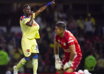 Quiñones se estrena con gol en el triunfo de América 3-0 a Puebla