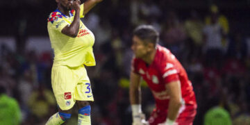 Quiñones se estrena con gol en el triunfo de América 3-0 a Puebla