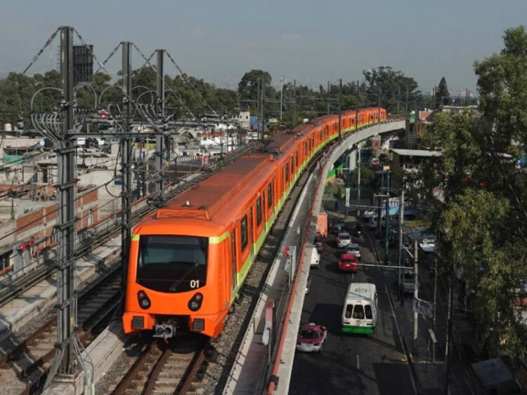 Usuarios de Línea 12 del Metro en la CDMX celebran su reapertura