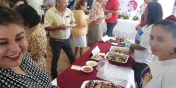 Migrantes realizan muestra gastronómica con platillos típicos de diferentes países