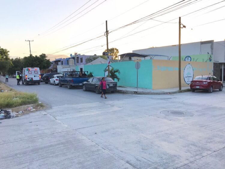 Niño se electrocuta al salir de una alberca en Barrio de Pajaritos