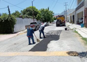 Realiza Ayuntamiento acciones de bacheo en calles de Victoria