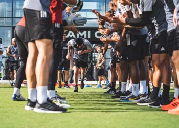 Messi es recibido con ‘fila india’; entrena por primera vez con el Inter de Miami