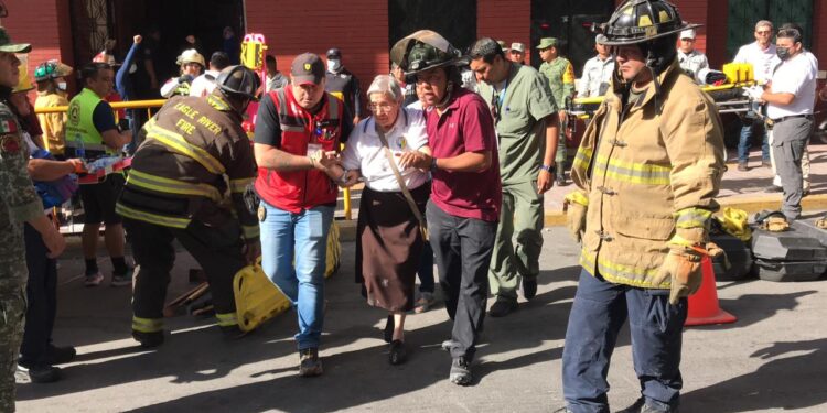 Se desploma techumbre del Colegio Privado Antonio Repiso; atrapadas tres maestras