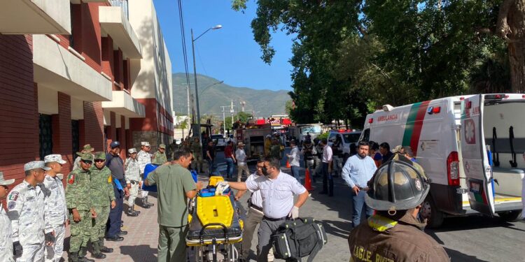 Se desploma techumbre del Colegio Privado Antonio Repiso; atrapadas tres maestras