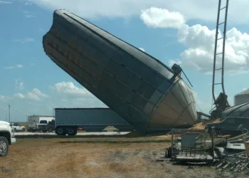 Colapsan elevadores de granos; 1 muerto y 2 heridos