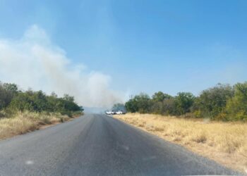 Incendio en costados de la carretera interejidal obliga a cierre temporal