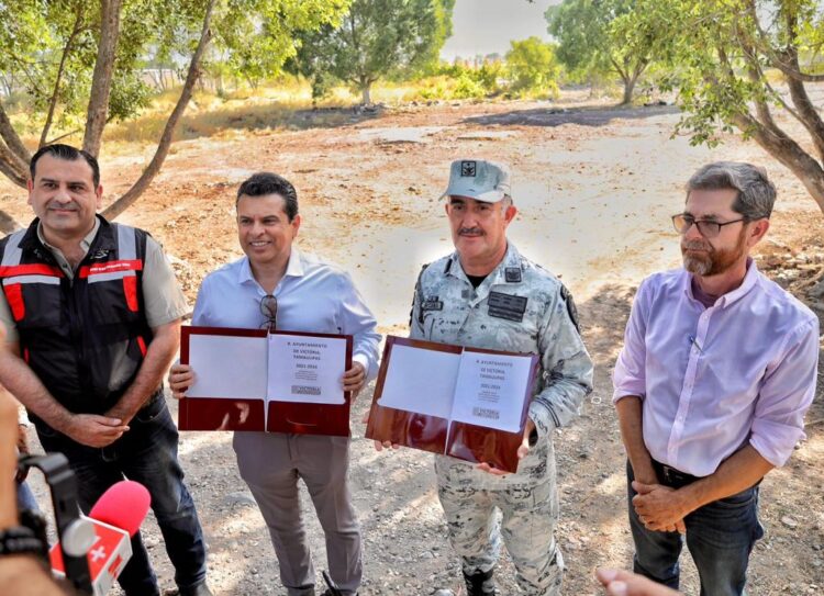 Entrega Alcalde de Victoria 10 hectáreas para la Guardia Nacional