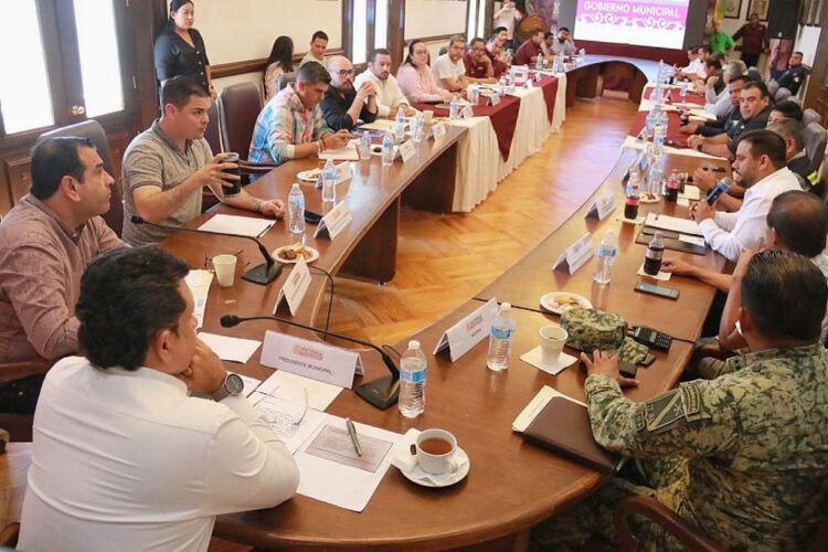 Reconoce Alcalde compromiso de corporaciones e instituciones con los victorenses