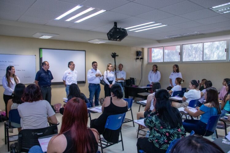 Aspirantes a ingresar a la UAT presentan examen Ceneval