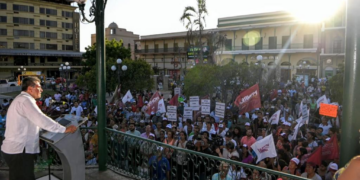 Ricardo Monreal ofrece llevar a México a niveles superiores de desarrollo