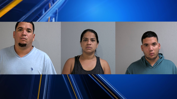 Detienen a banda de polleros en Texas