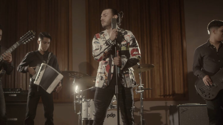 Presenta Yeisi su “Trovador Tejano”