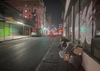 Comerciantes establecidos y semifijos dejan a diario “un cochinero” en la calle Hidalgo