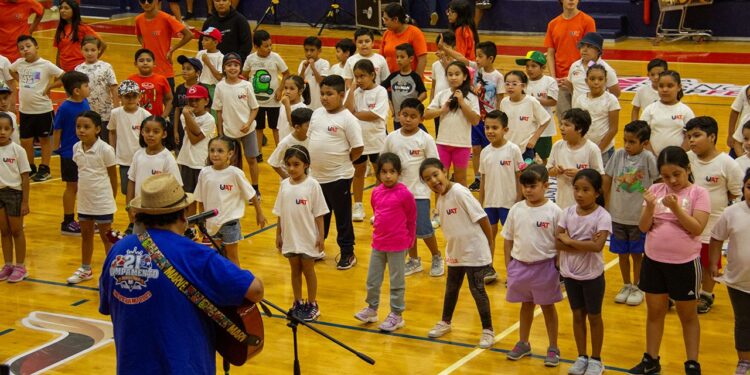 Rector de la UAT clausura el 21 Campamento de Verano 2023