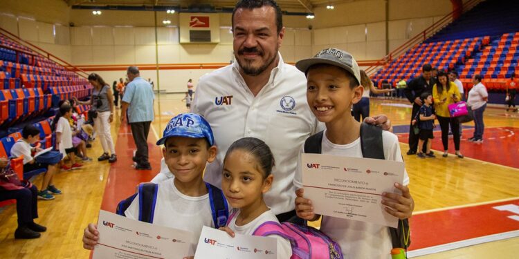 Rector de la UAT clausura el 21 Campamento de Verano 2023