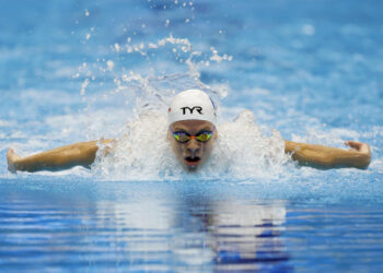 León Marchand rompe récord histórico de Michael Phelps