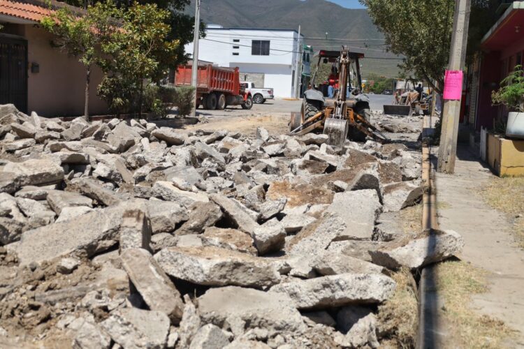 Supervisa alcalde de Victoria avance de pavimentación en 24 y Berriozábal