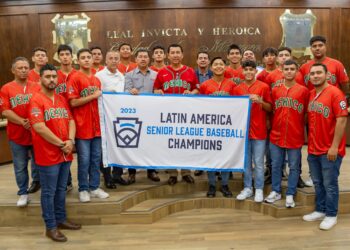 Abandera Alcalde Mario López a campeones que representarán a Latinoamérica en Serie Mundial de beisbol