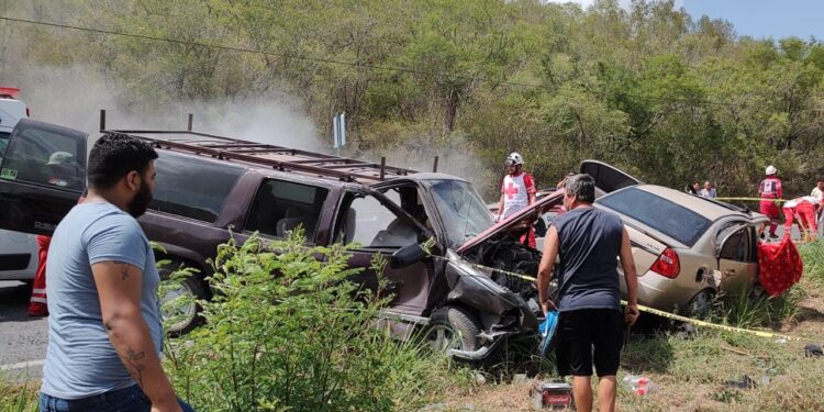 Dos muertos y ochos heridos en carreterazo en ruta Cd. Victoria-El Mante