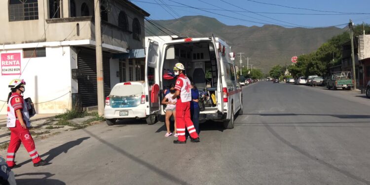 Dos heridas en choque de autos en cruce de Eje Vial y Berriozábal