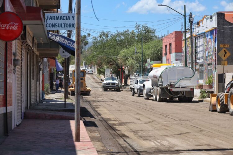 Rehabilitan calle Cristóbal Colón en la Colonia Mainero de Cd. Victoria