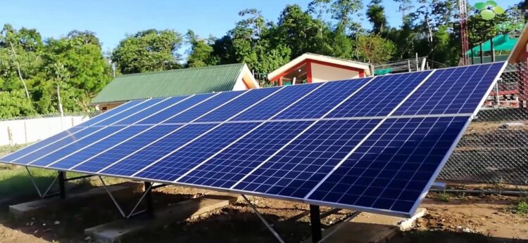 Proponen ajustar ley para que escuelas públicas generen energías limpias