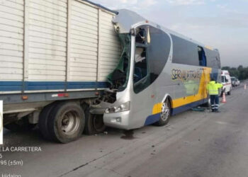 Choca autobús de pasajeros en Hidalgo, cuatro heridos de gravedad