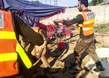 Cuarenta muertos y 130 heridos en ataque suicida durante mitin en Pakistán