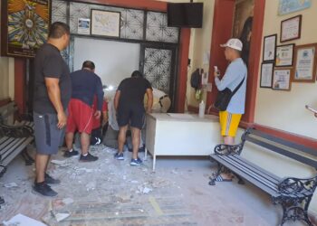 Se desploma techumbre del Colegio Privado Antonio Repiso; atrapadas tres maestras