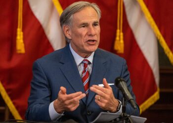 Cifras de inmigración indocumentada contradicen a Abbott